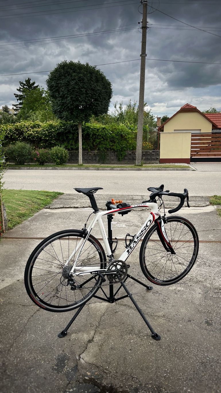 Used Basso Loto Campagnolo Athena 2015 Road & Gravel, Blanco — image 1 of 4