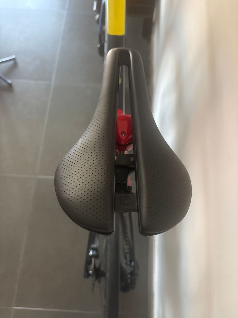 Used Trek Madone Shimano Dura Ace Di2 2025 Road & Gravel, Red — image 7 of 10
