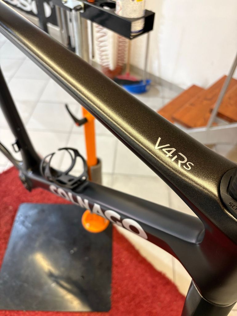 Used Colnago V4Rs Disc Dura-Ace Di2 9200 w/ENVE SES 3.4 Wheels 2024 Frameset 2024 Road & Gravel, Black — image 3 of 10
