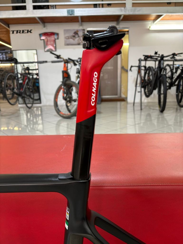 Used Colnago V4Rs Disc Dura-Ace Di2 9200 w/ENVE SES 3.4 Wheels 2024 Frameset 2024 Road & Gravel, Black — image 9 of 10