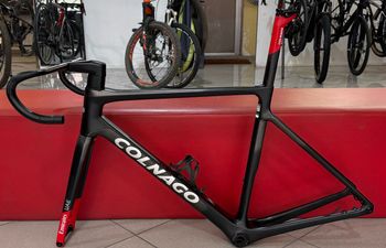Used Colnago V4Rs Disc Dura-Ace Di2 9200 w/ENVE SES 3.4 Wheels 2024 Frameset 2024 Road & Gravel, Black — image 2 of 10
