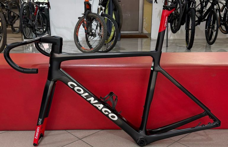 Used Colnago V4Rs Disc Dura-Ace Di2 9200 w/ENVE SES 3.4 Wheels 2024 Frameset 2024 Road & Gravel, Black — image 2 of 10