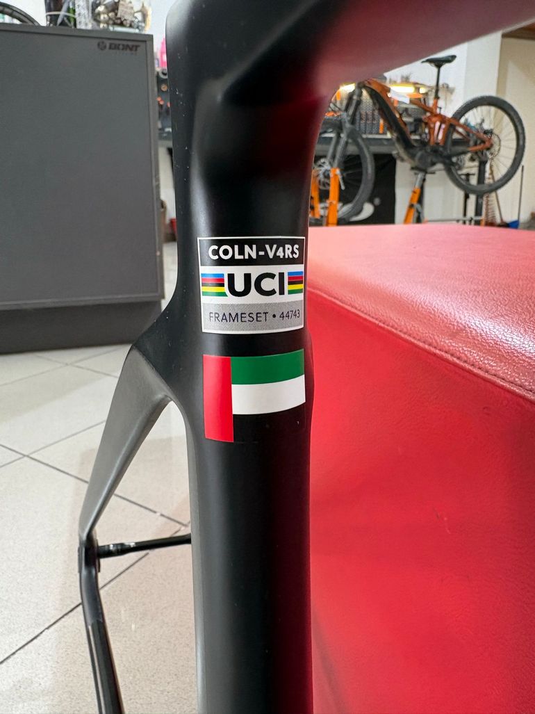 Used Colnago V4Rs Disc Dura-Ace Di2 9200 w/ENVE SES 3.4 Wheels 2024 Frameset 2024 Road & Gravel, Black — image 5 of 10