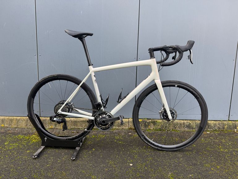 Used Specialized S-Works Aethos - SRAM Red eTap AXS 2022 2022 Road & Gravel — image 1 of 3