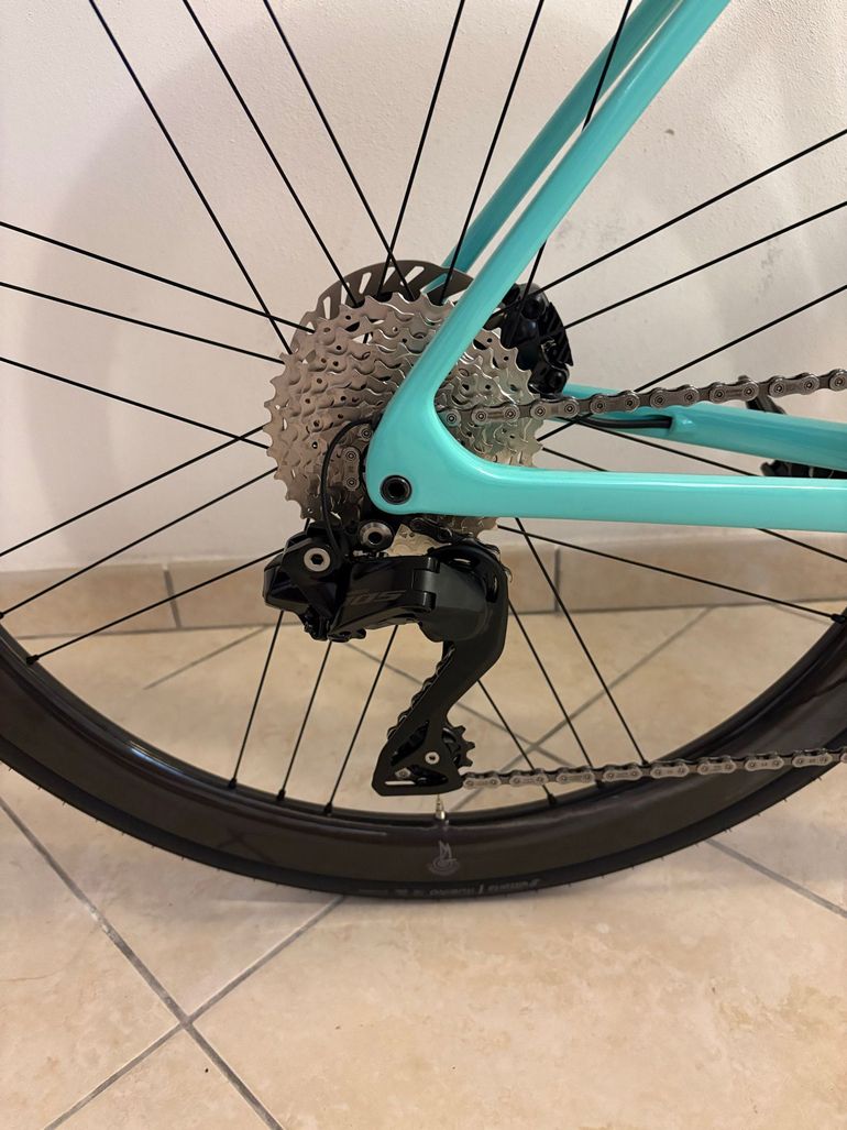 Used Bianchi Specialissima Shimano 105 Di2 2026 Road & Gravel, Blue — image 4 of 9