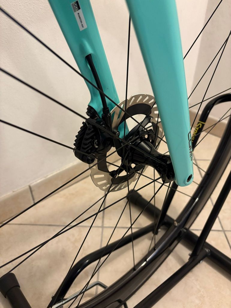 Used Bianchi Specialissima Shimano 105 Di2 2026 Road & Gravel, Blue — image 6 of 9