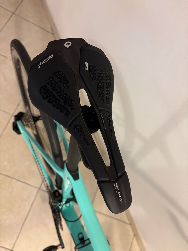 Used Bianchi Specialissima Shimano 105 Di2 2026 Road & Gravel, Blue — image 8 of 9