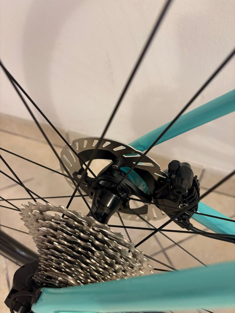 Used Bianchi Specialissima Shimano 105 Di2 2026 Road & Gravel, Blue — image 7 of 9