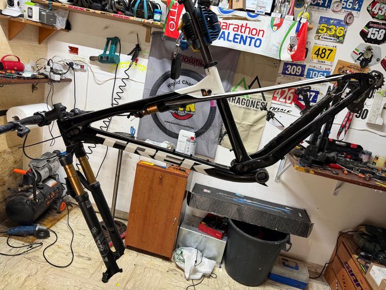 Used Trek Supercaliber 9.7 2021 Frameset 2021 Mountainbike, Black, 29 — image 1 of 6