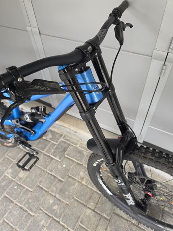 Used Commencal FURIOUS ESSENTIAL FOX 2020 2020 Mountainbike — image 4 of 14