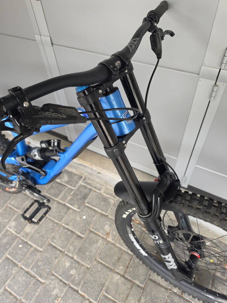 Used Commencal FURIOUS ESSENTIAL FOX 2020 2020 Mountainbike — image 4 of 14