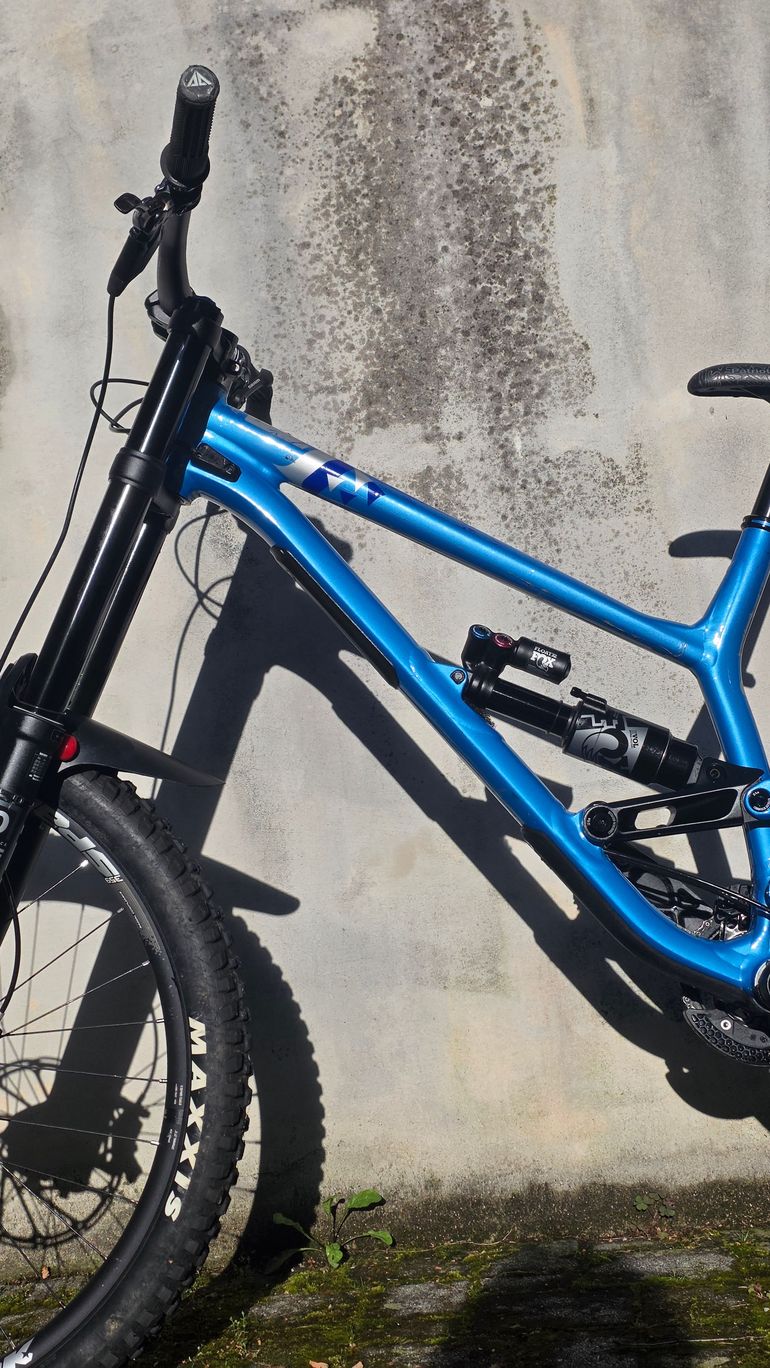Used Commencal FURIOUS ESSENTIAL FOX 2020 2020 Mountainbike — image 10 of 14