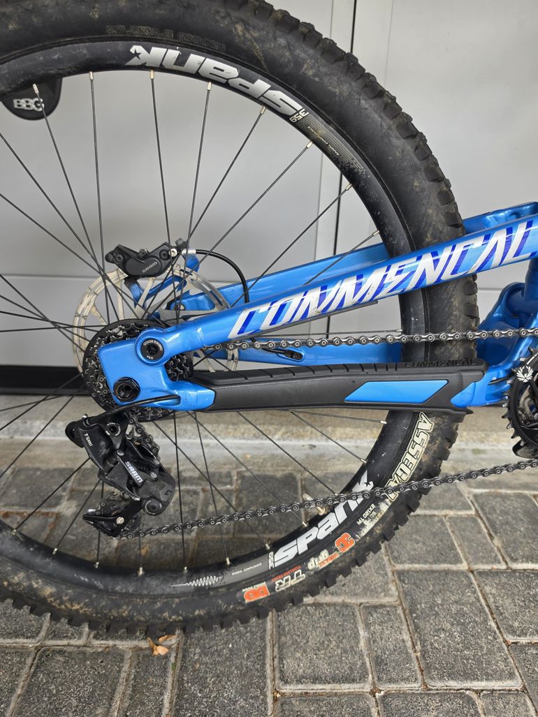 Used Commencal FURIOUS ESSENTIAL FOX 2020 2020 Mountainbike — image 6 of 14