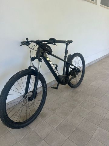 Trek Marlin+ 6 2025 2025 Mountainbike de segunda mano, Negro — imagen 2 de 3