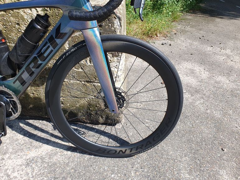 Used Trek Madone SLR 9 AXS Gen 7 2024 2024 Road & Gravel, Light Gray — image 4 of 13