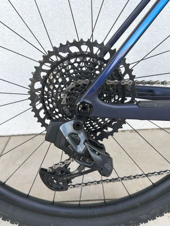Used Canyon Exceed CF SLX 2023 2023 Mountainbike — image 3 of 4