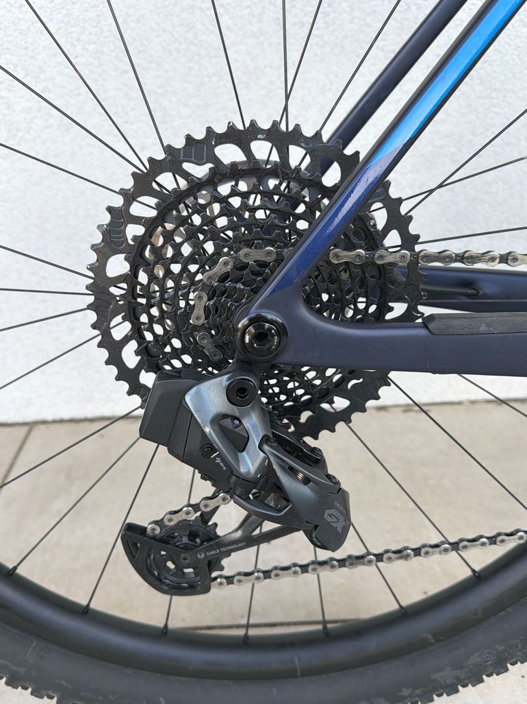 Used Canyon Exceed CF SLX 2023 2023 Mountainbike — image 3 of 4