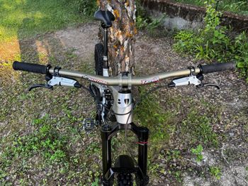 Used Trek Slash 9.9 X0 AXS T-Type Gen 6 2024 2024 Mountainbike, Light Gray, 29, 27.5 — image 3 of 3
