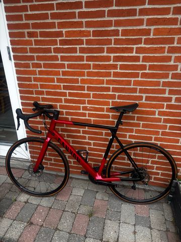 Used Canyon Ultimate CF SL 7 2025 2025 Road & Gravel, Red — image 1 of 5