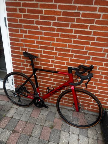 Used Canyon Ultimate CF SL 7 2025 2025 Road & Gravel, Red — image 2 of 5