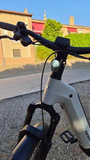 Used Giant Anytour Shimano CUES 2027 Urban, Light Gray — image 3 of 10