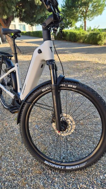 Used Giant Anytour Shimano CUES 2027 Urban, Light Gray — image 2 of 10