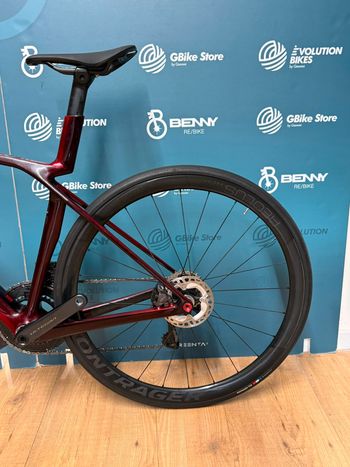 Used Trek Trek Madone SLR 7 Gen 8 Di2 Taglia S 2025 Road & Gravel, Rot — image 11 of 12