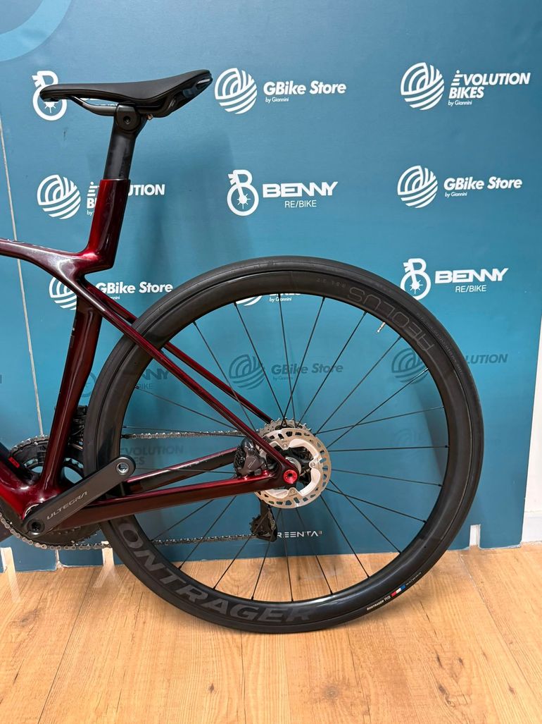 Used Trek Trek Madone SLR 7 Gen 8 Di2 Taglia S 2025 Road & Gravel, Rot — image 11 of 12