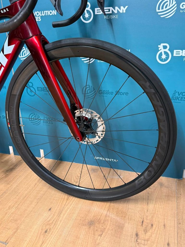 Used Trek Trek Madone SLR 7 Gen 8 Di2 Taglia S 2025 Road & Gravel, Rot — image 4 of 12