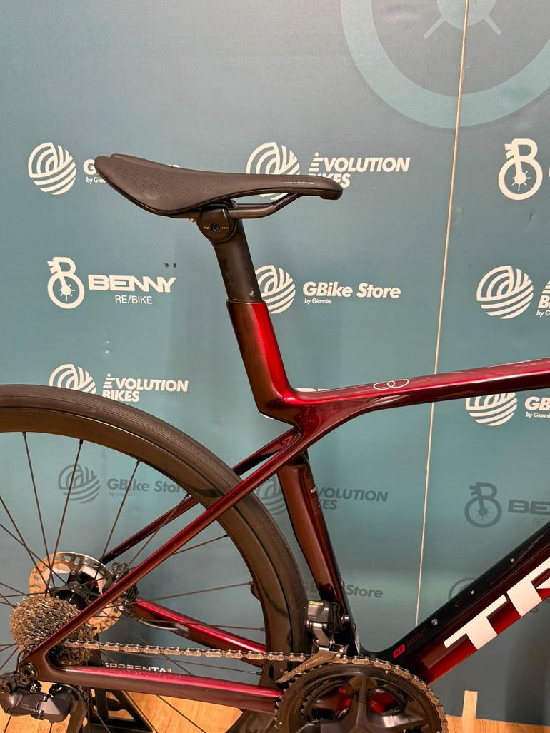Used Trek Trek Madone SLR 7 Gen 8 Di2 Taglia S 2025 Road & Gravel, Rot — image 7 of 12