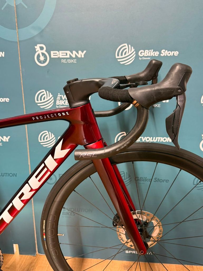 Used Trek Trek Madone SLR 7 Gen 8 Di2 Taglia S 2025 Road & Gravel, Rot — image 5 of 12