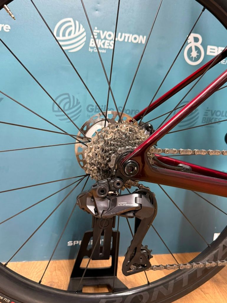 Used Trek Trek Madone SLR 7 Gen 8 Di2 Taglia S 2025 Road & Gravel, Rot — image 3 of 12