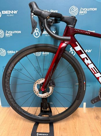Used Trek Trek Madone SLR 7 Gen 8 Di2 Taglia S 2025 Road & Gravel, Rot — image 12 of 12