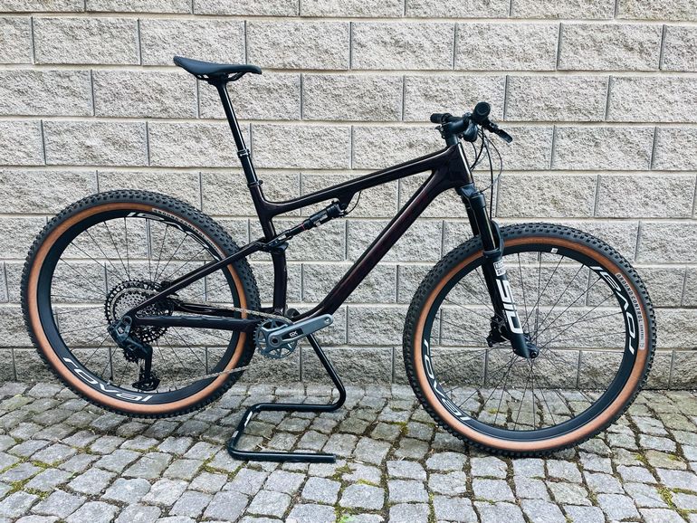 Used Specialized Epic Expert 2023 2023 Mountainbike, Red, 29 — image 1 of 8