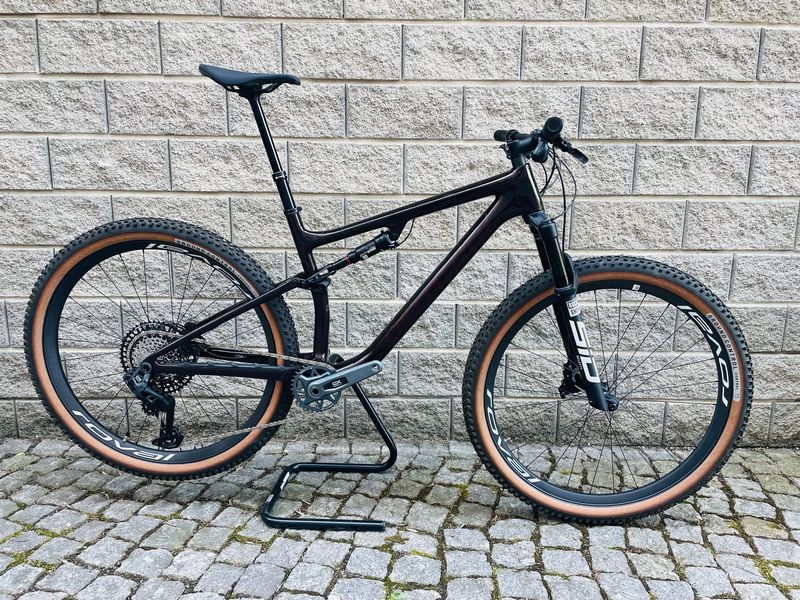 Used Specialized Epic Expert 2023 2023 Mountainbike, Red, 29 — image 1 of 8