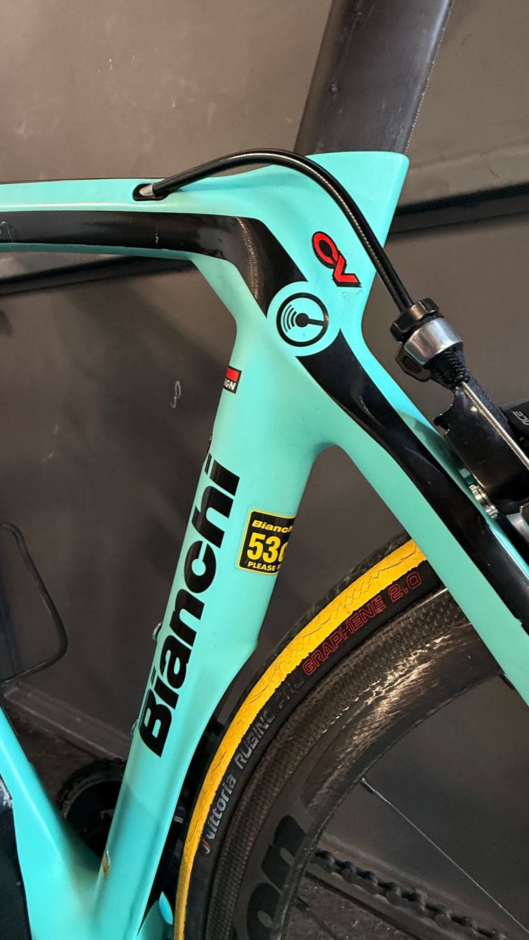 Used Bianchi Oltre Shimano Dura Ace Di2 2016 Road & Gravel, Blue — image 9 of 9