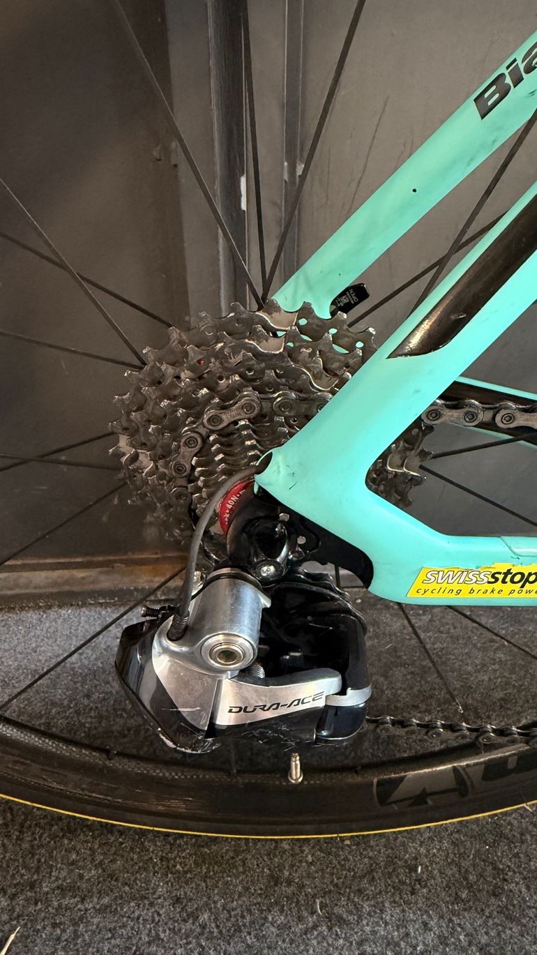 Used Bianchi Oltre Shimano Dura Ace Di2 2016 Road & Gravel, Blue — image 2 of 9