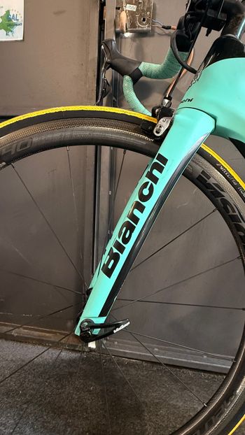 Used Bianchi Oltre Shimano Dura Ace Di2 2016 Road & Gravel, Blue — image 7 of 9