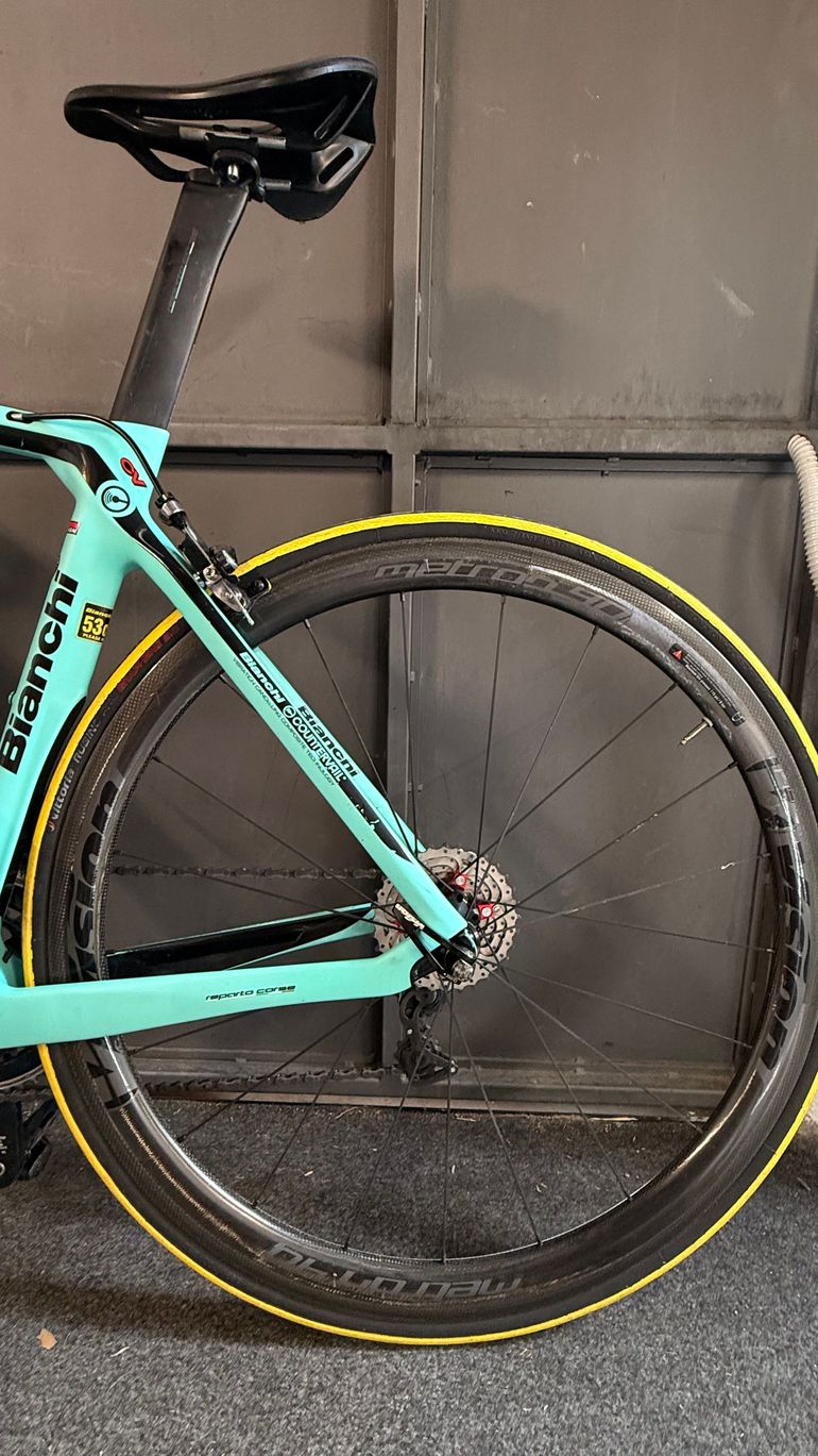 Used Bianchi Oltre Shimano Dura Ace Di2 2016 Road & Gravel, Blue — image 6 of 9
