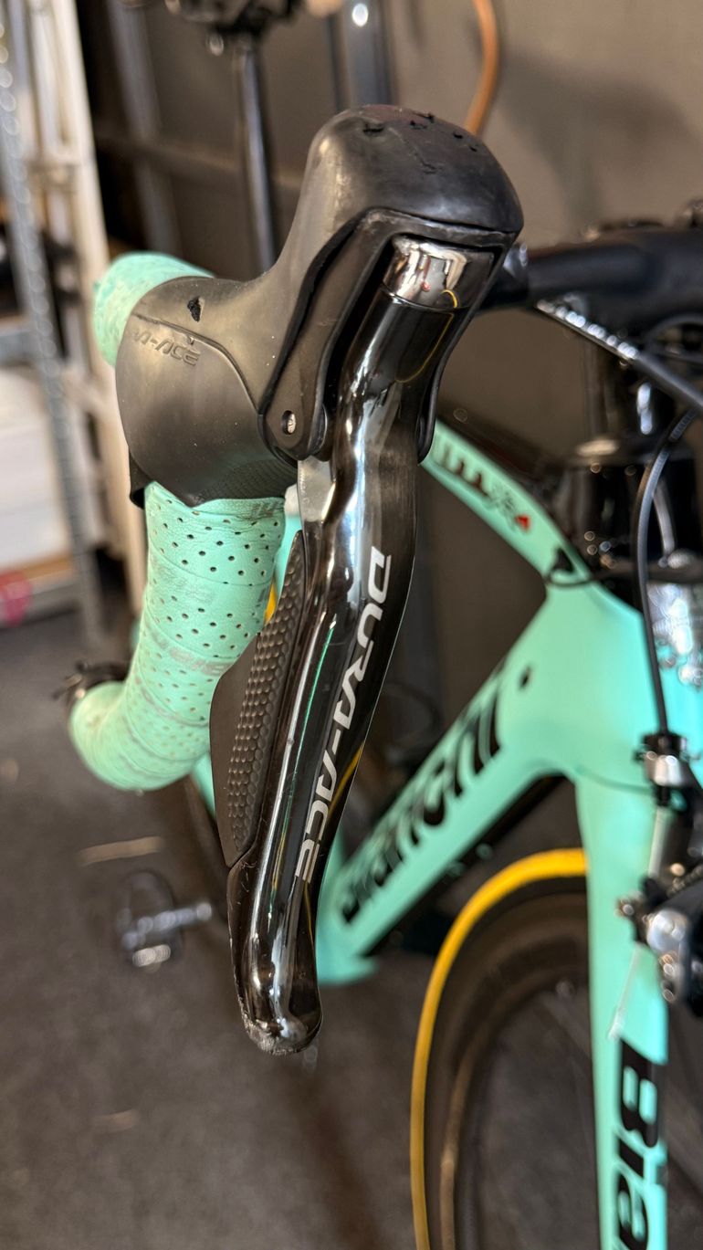 Used Bianchi Oltre Shimano Dura Ace Di2 2016 Road & Gravel, Blue — image 4 of 9