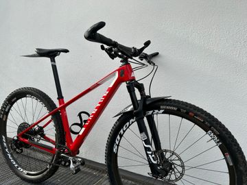 Used Canyon Exceed CF SL 8.0 2020 Mountainbike, Red — image 2 of 8