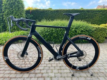 Used Canyon - Aeroad CF SLX 8 eTap Stealth Canyon - Aeroad CF SLX 8 eTap Stealth Custom SRAM Force eTap AXS 2023 Road & Gravel, Black — image 2 of 4