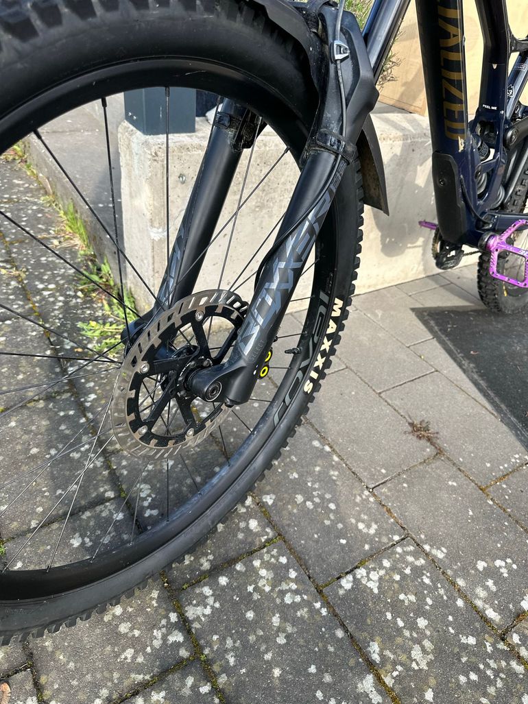 Used Specialized Demo Expert 2023 2023 Mountainbike, Black, 29, 27.5 — image 5 of 9