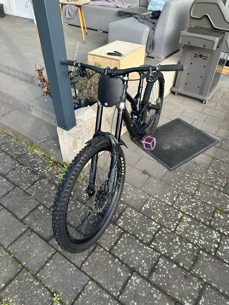 Used Specialized Demo Expert 2023 2023 Mountainbike, Black, 29, 27.5 — image 2 of 9