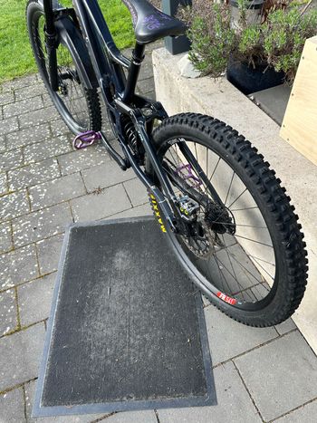 Used Specialized Demo Expert 2023 2023 Mountainbike, Black, 29, 27.5 — image 3 of 9