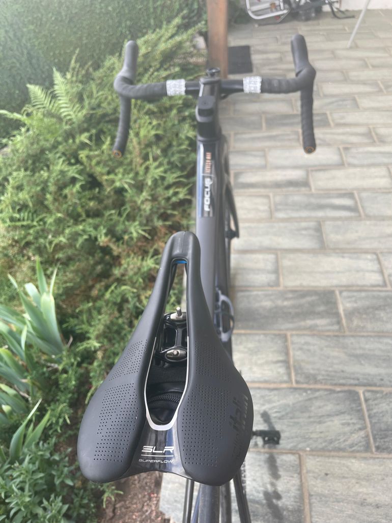 Used Focus Izalco Shimano 105 2025 Road & Gravel, Black — image 9 of 14