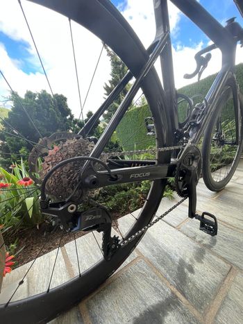 Used Focus Izalco Shimano 105 2025 Road & Gravel, Black — image 11 of 14