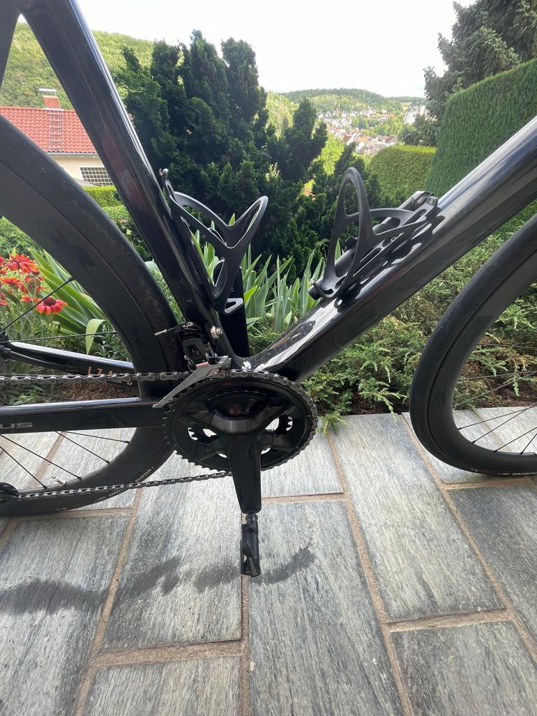 Used Focus Izalco Shimano 105 2025 Road & Gravel, Black — image 10 of 14
