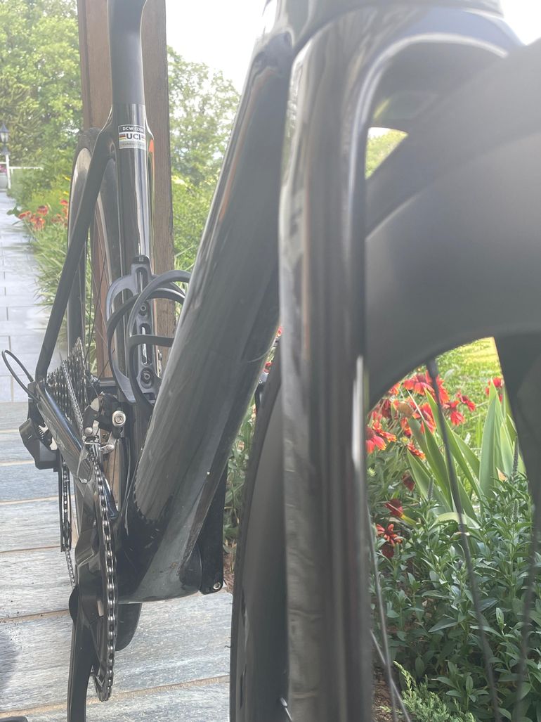 Used Focus Izalco Shimano 105 2025 Road & Gravel, Black — image 8 of 14