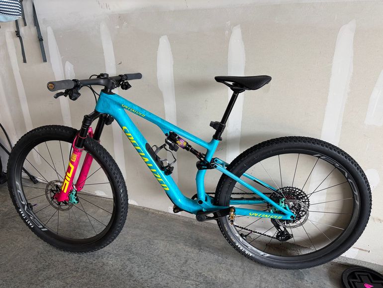 Used Specialized Epic 8 Pro - SRAM X0 AXS, RockShox Ultimate Flight Attendant 2026 2026 Mountainbike, Blue, 29 — image 2 of 12